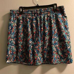 Perfect summer SKORT - navy blue with small floral pattern & pockets! Like new!